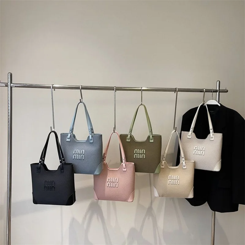 

Women's Tote Bag Made Of Premium Leather Boasting Casual Vintage And Paris Commuter Vintage Look​