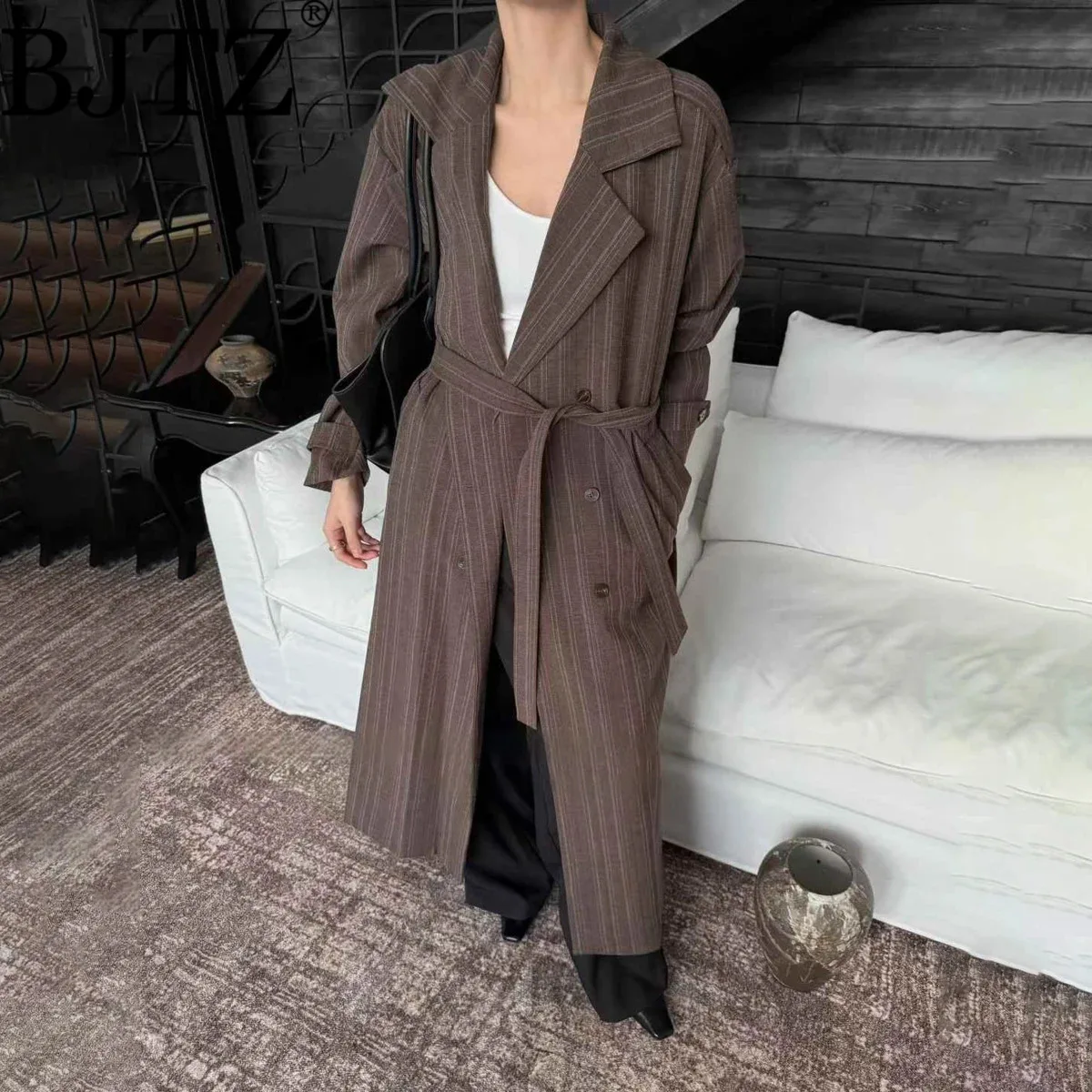 

BJTZ свободный крой темпераментный полосатый пиджак средней длины, пальто 2025, модный новый элегантный женский плащ со шнуровкой на талии и лацканами