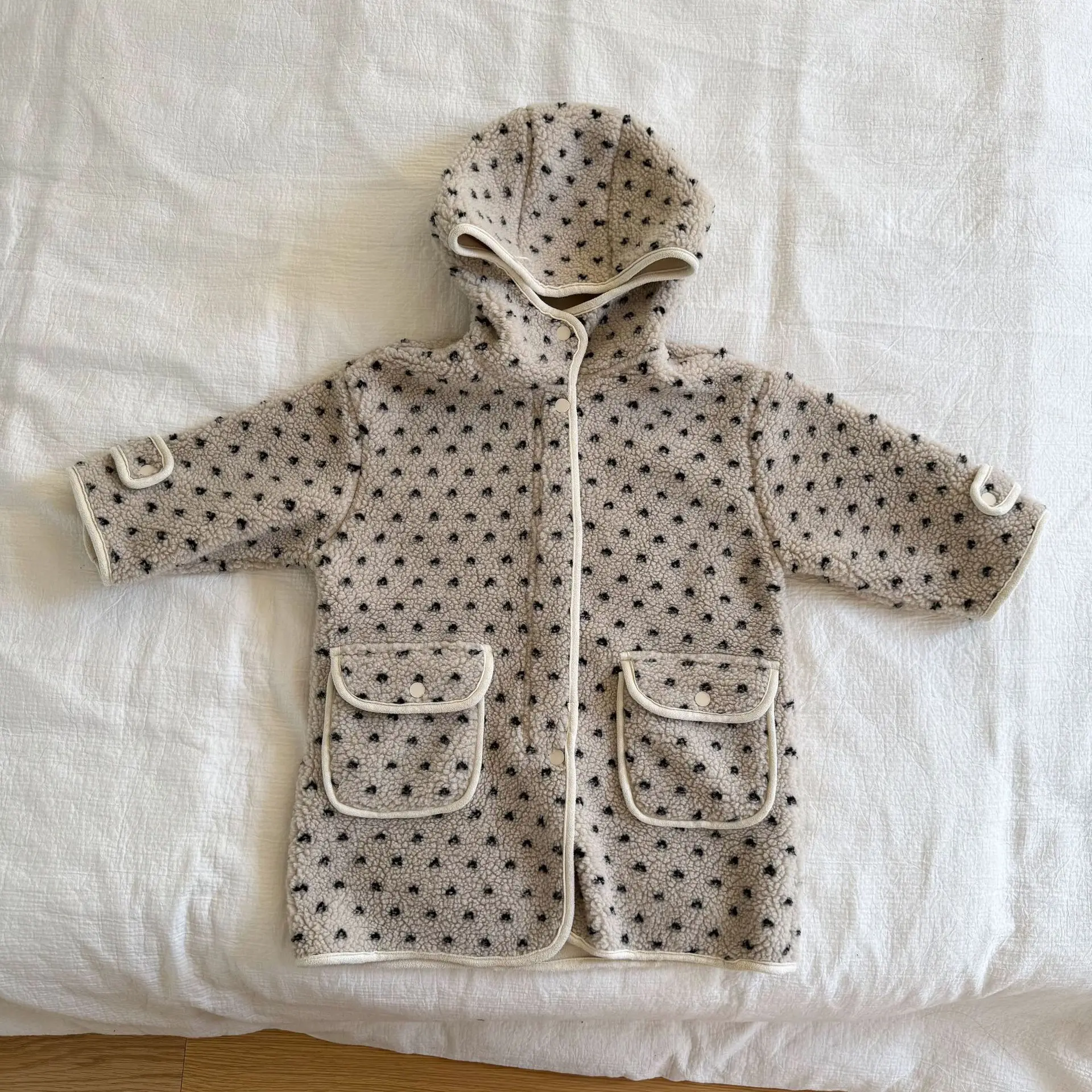 معطف 2025 لخريف وشتاء ملابس أطفال جديدة على الطراز الكوري للأولاد والبنات في معطف صوف الضأن الطويل المنقط #6