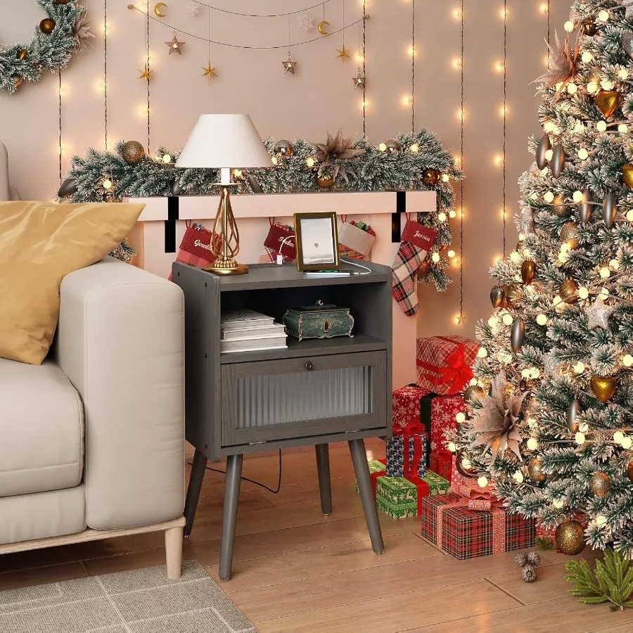 Comodino moderno della metà del secolo con stazione di ricarica e porta in vetro per camera da letto e soggiorno Tavolino portaoggetti a due livelli con