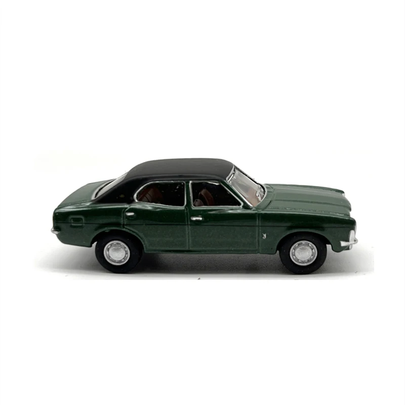 1:76 Scale Diecast Alloy Ford Cortina MKIII Vintage Car Model Classic Nostalgia Adult Toy Collection Souvenir Static Display