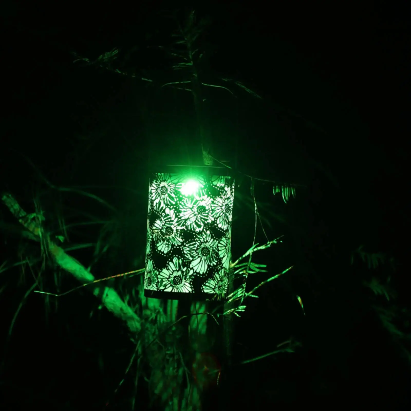 

Hollow-Etched Solar Lantern Waterproof Floral Pattern Garden Lamp Color Changing Stake Lamp Dusk to Dawn Controller