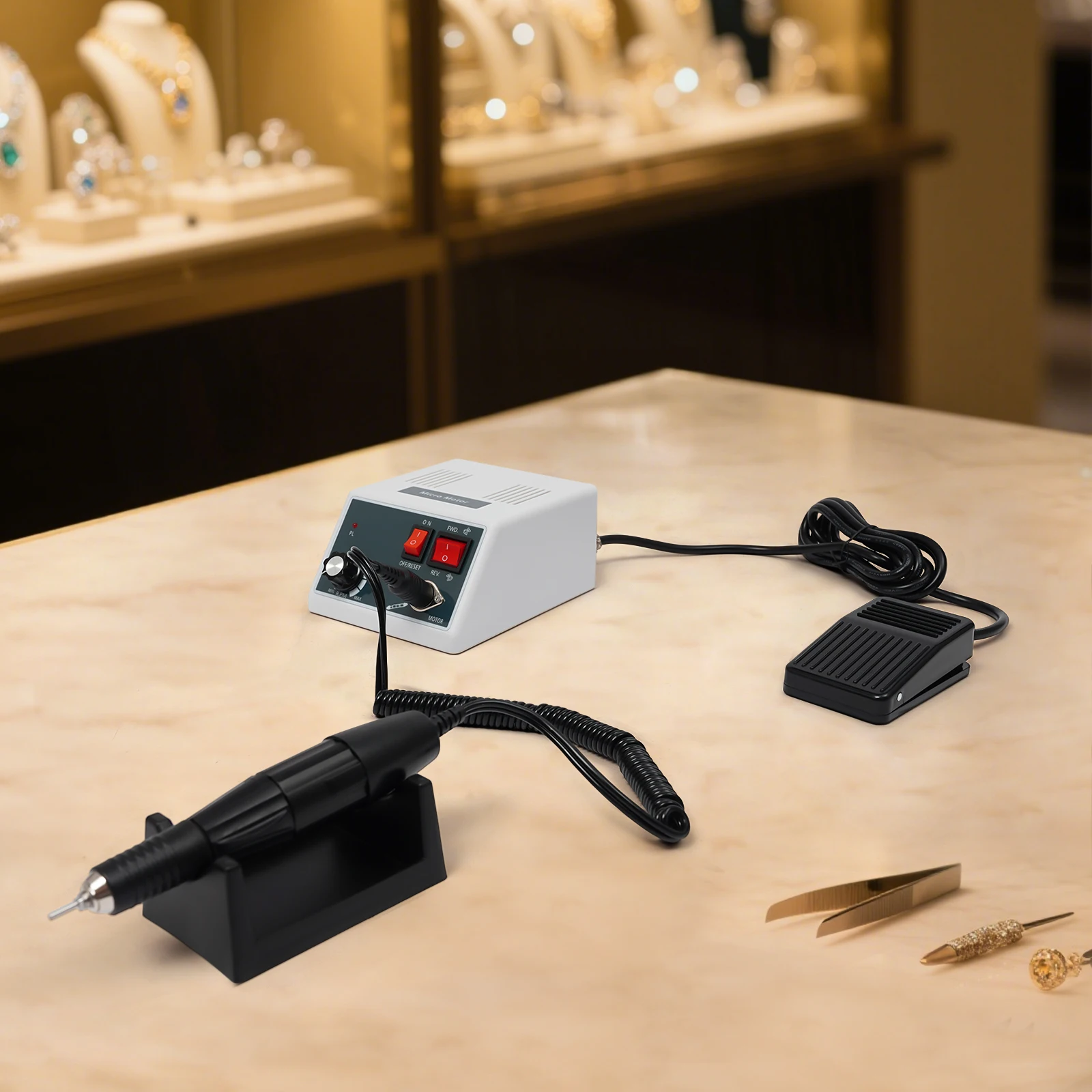 : Дрель и дырокол для бумаги