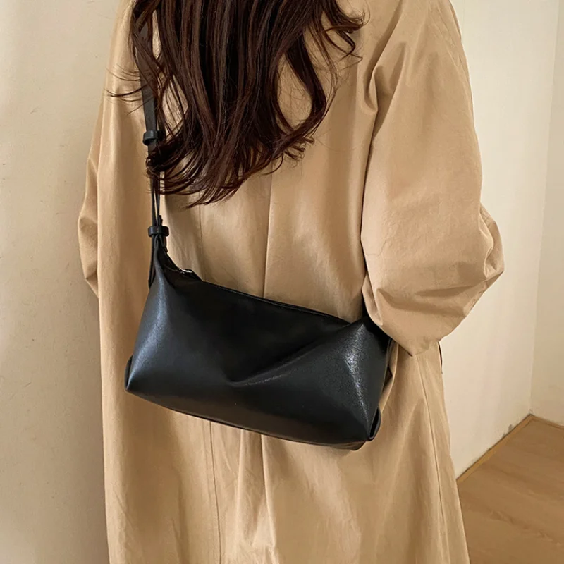 

Niche Minimalist Large-capacity Leather Commuter Bag Women's Vintage Bag Niche Design Shoulder Handbag
