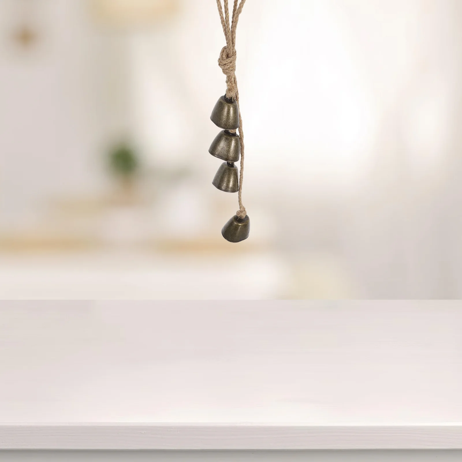 

Rustic Cowbell Wind Chime Jute Rope Metal Bell Farmhouse Hanging Decor Outdoors Garden Pendant Balcony Patio Soothing Melodious