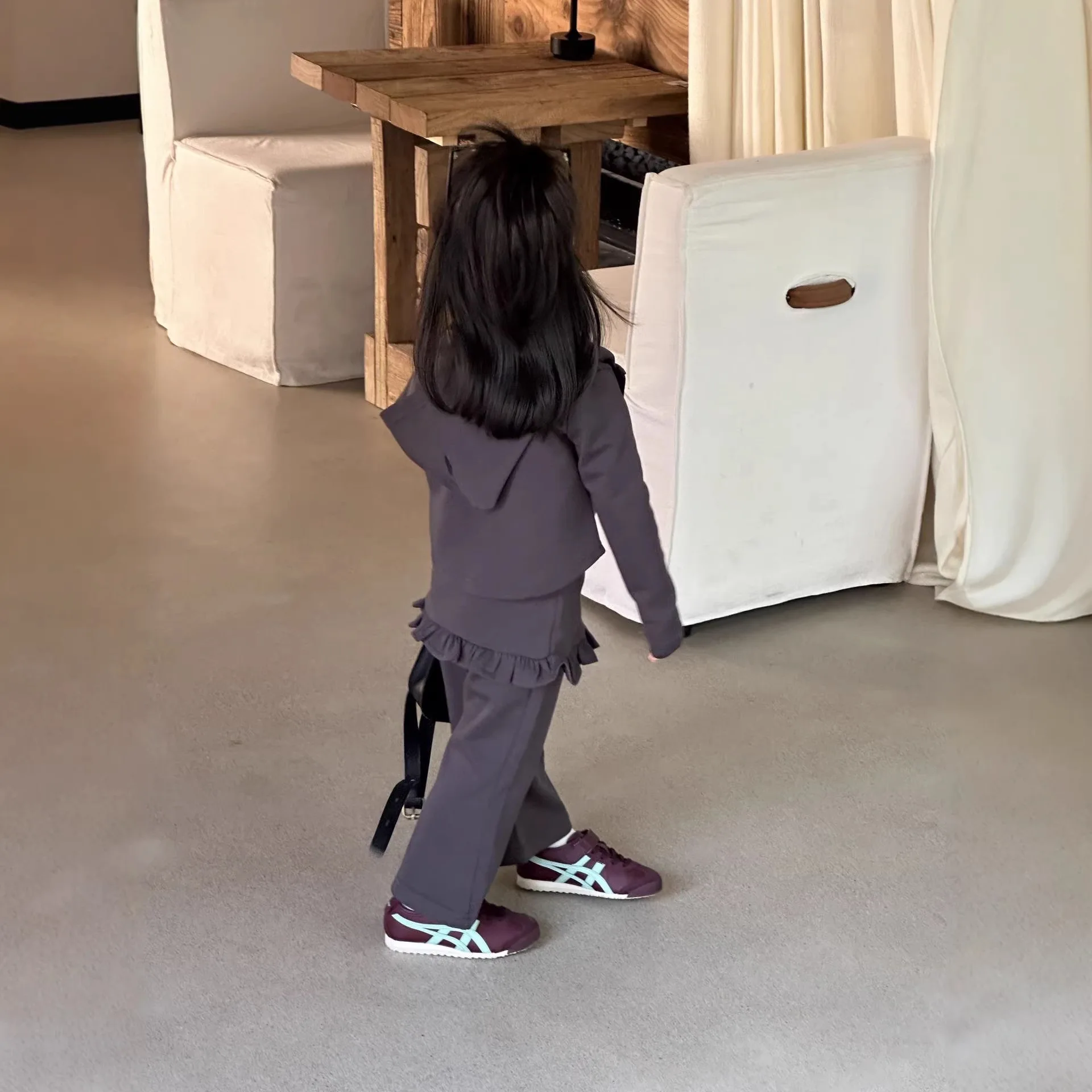 

Новая коллекция детской одежды Весна 2026: Корейский комплект для девочек – кардиган и брюки-клеш для йоги