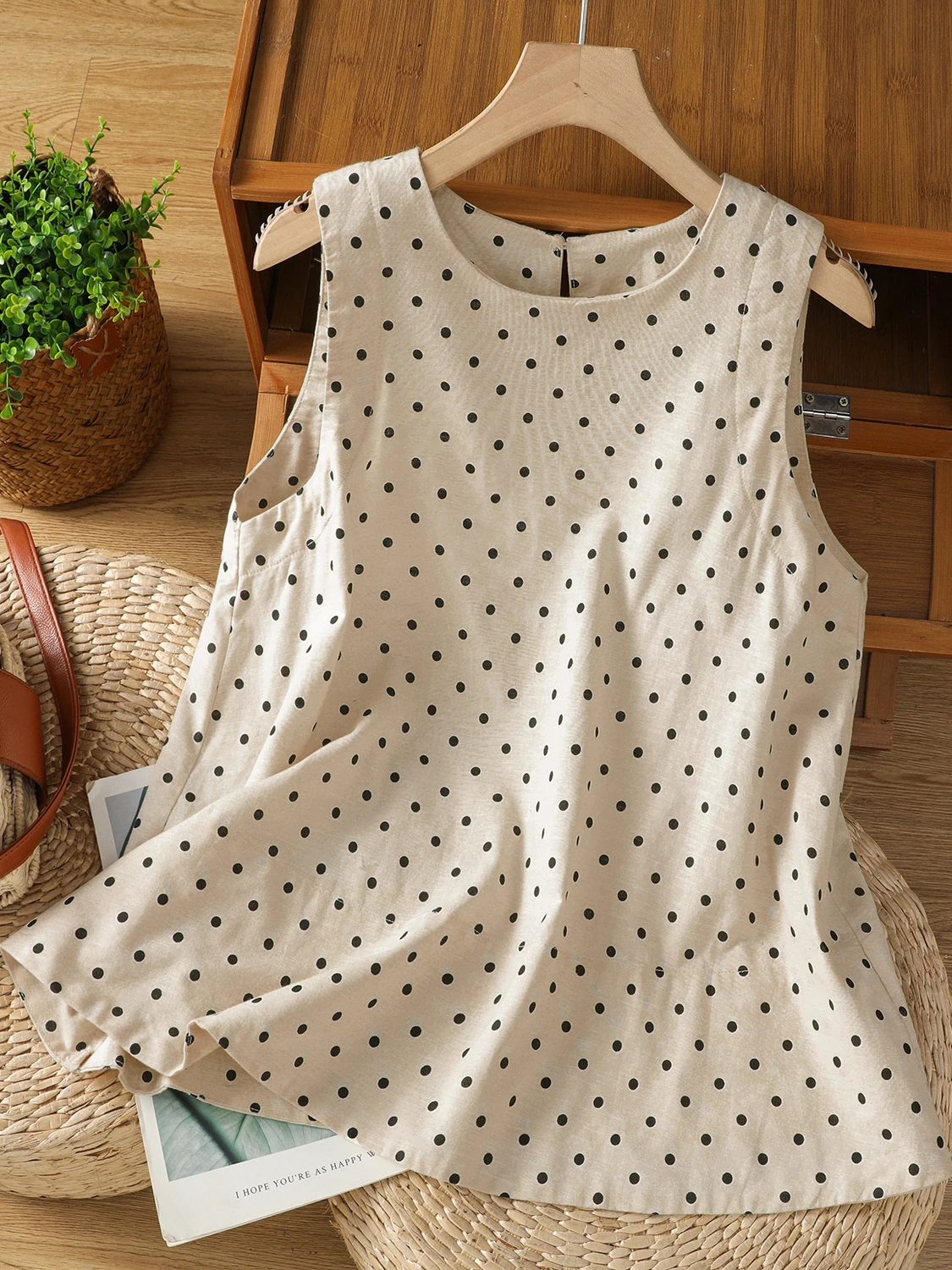 เสื้อกั๊กทรงเอลายจุดผ้าฝ้ายลินิน ช่วยให้ดูผอมเพรียว สไตล์ลำลองสำหรับผู้หญิง รุ่นใหม่ล่าสุดสำหรับฤดูร้อน