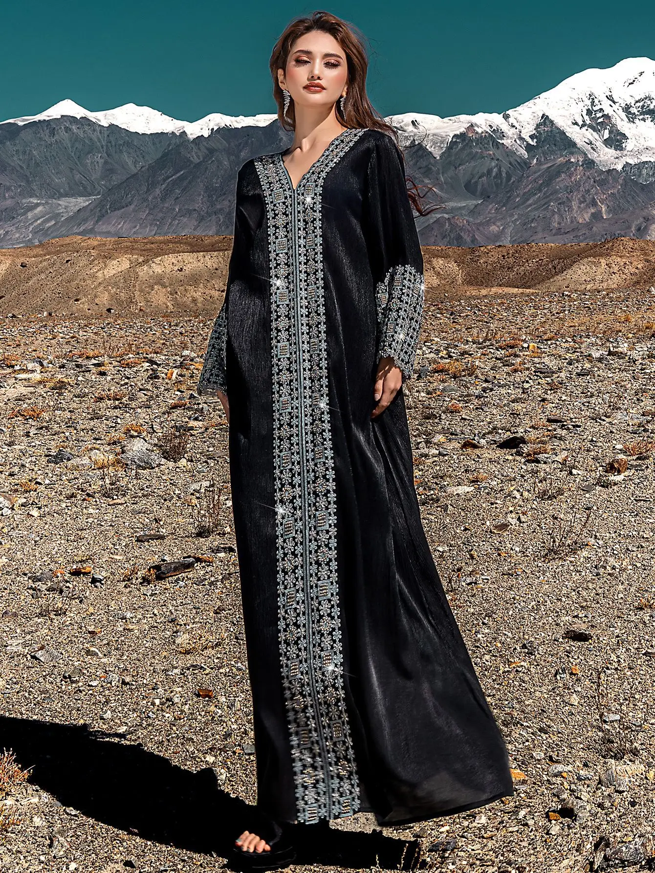 

Luxury Dubai Abaya Eid Beads Embroidery Muslim Dress Women Turkey Kaftan Ramadan Kebaya Caftan Marocain Femme Robe Jalabiya Gown