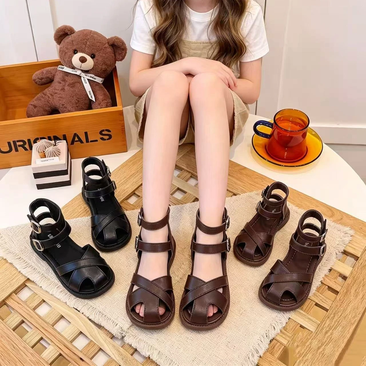 

Little Girls High-top Sandals with Buckle Strap 2026 New Summer Kid Beach Roman Shoes Non-slip Simple Retro Party Barefoot Shoes