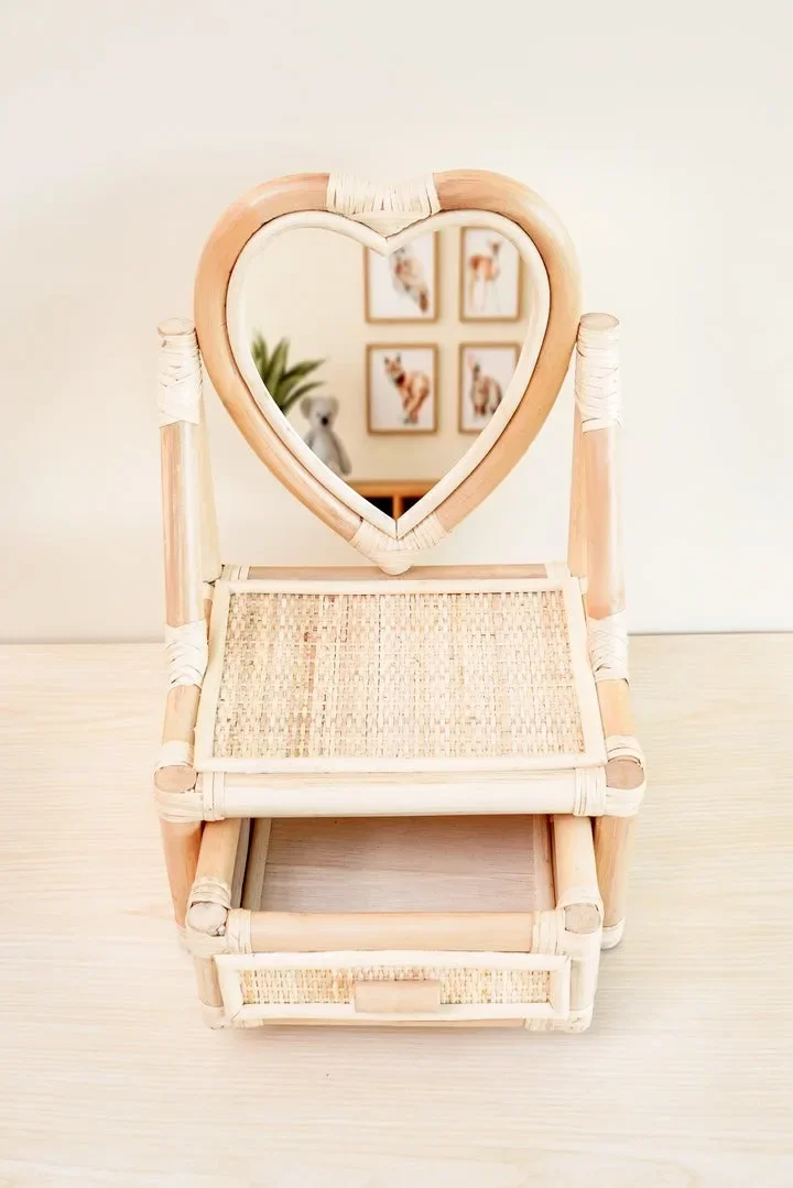 Nice Mini Rattan Vanity Dressing Table Baby Toys with Heart Mirror