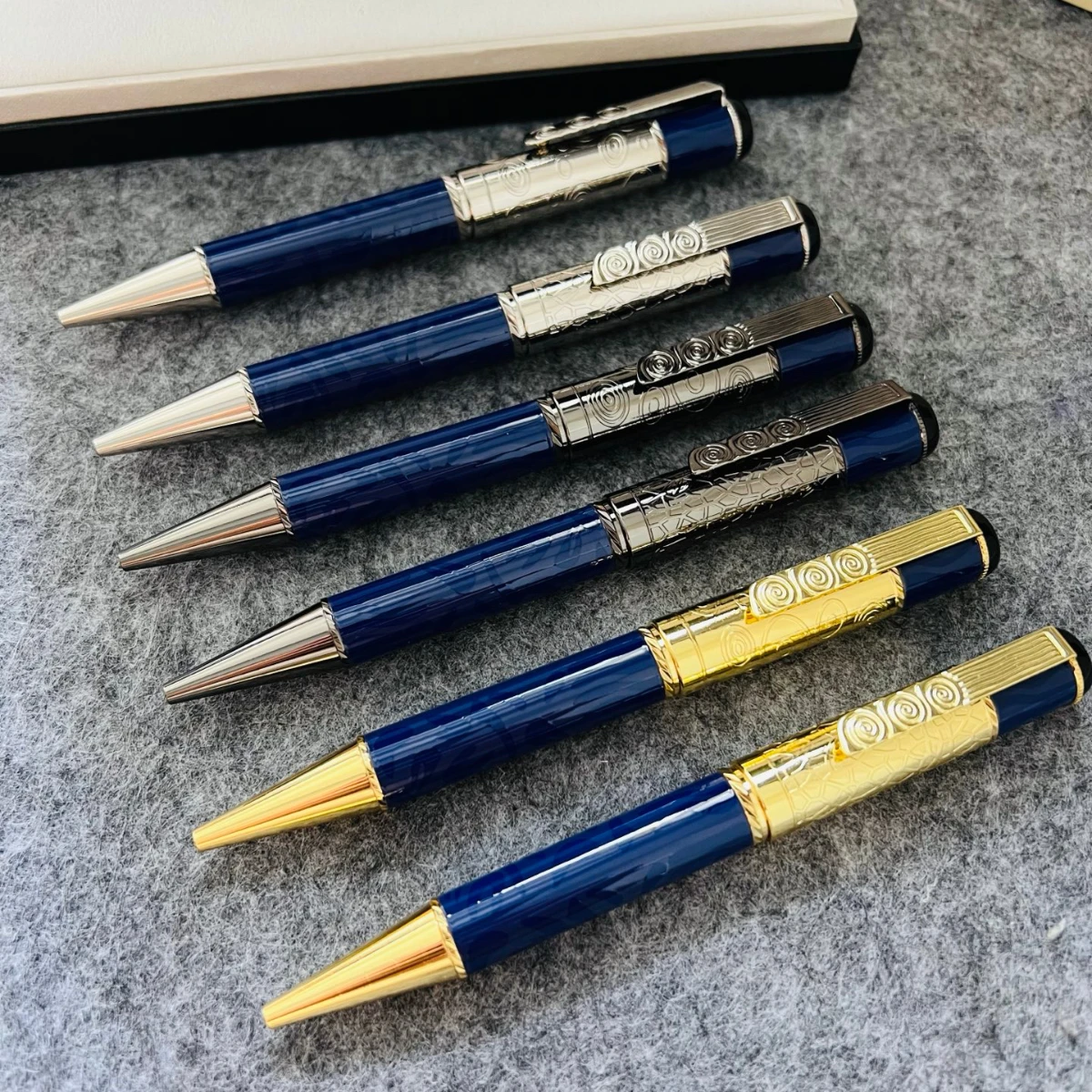 

Luxury Men's Blue Ballpoint Pen Premium Business Signature Rollerball Pen High-end Office Writing Pen For Boss/Colleague Gift
