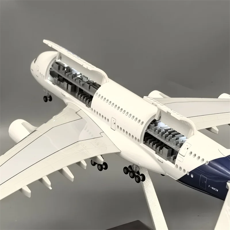 نوع جديد دييكاست نموذج A380 النموذج الراتنج قابل للفتح باب المقصورة طائرة مع ضوء الخطوط الجوية جمع الديكور عرض الهدايا