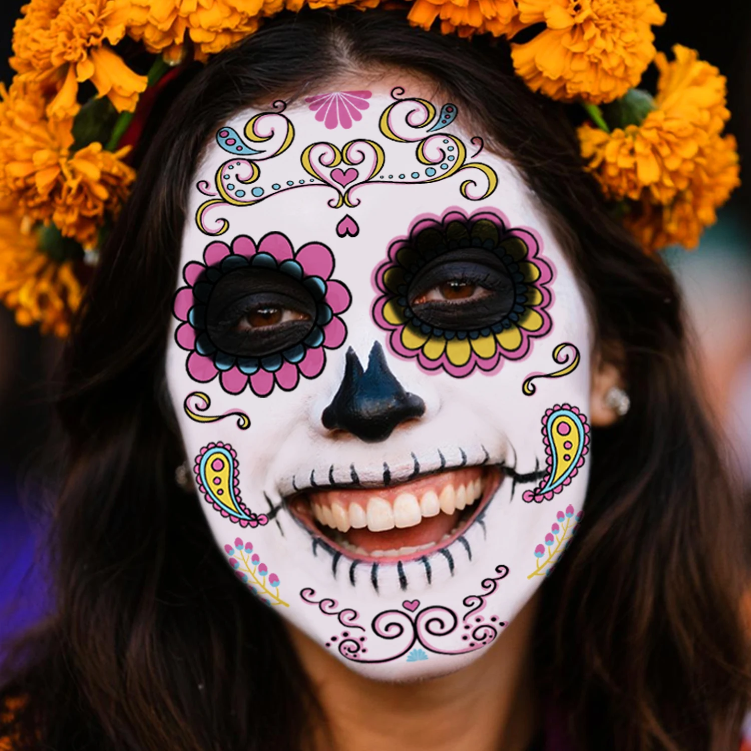 وشم يوم الموتى الوجه وديكورات يوم الموتى المطلية بالهيكل العظمي، مناسبة كإكسسوارات ومفضلات الحفلات.