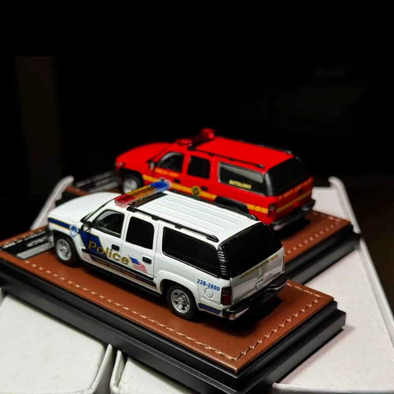 Modelo MK escala 1:64 motor de bomberos suburban/modelo de coche de aleación de policía decoración estática coleccionables juguetes de regalo