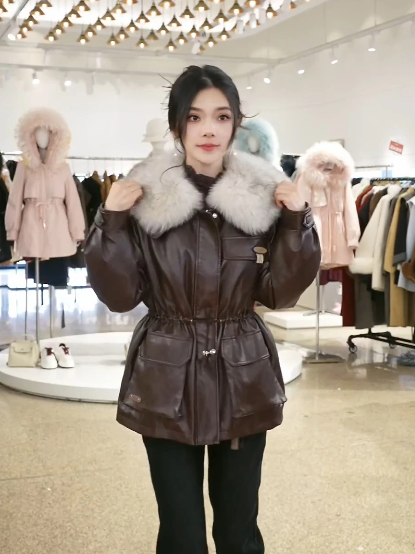 

Утепленная женская куртка из полярной флисовой ткани с 90% пуховым наполнителем, теплая, с регулируемой талией, короткая, стеганая, на молнии