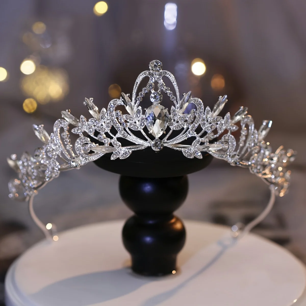 1 PC Elegant European And American Style Golden-plated Bridal Crown Headpiece With A New Design For The Bride