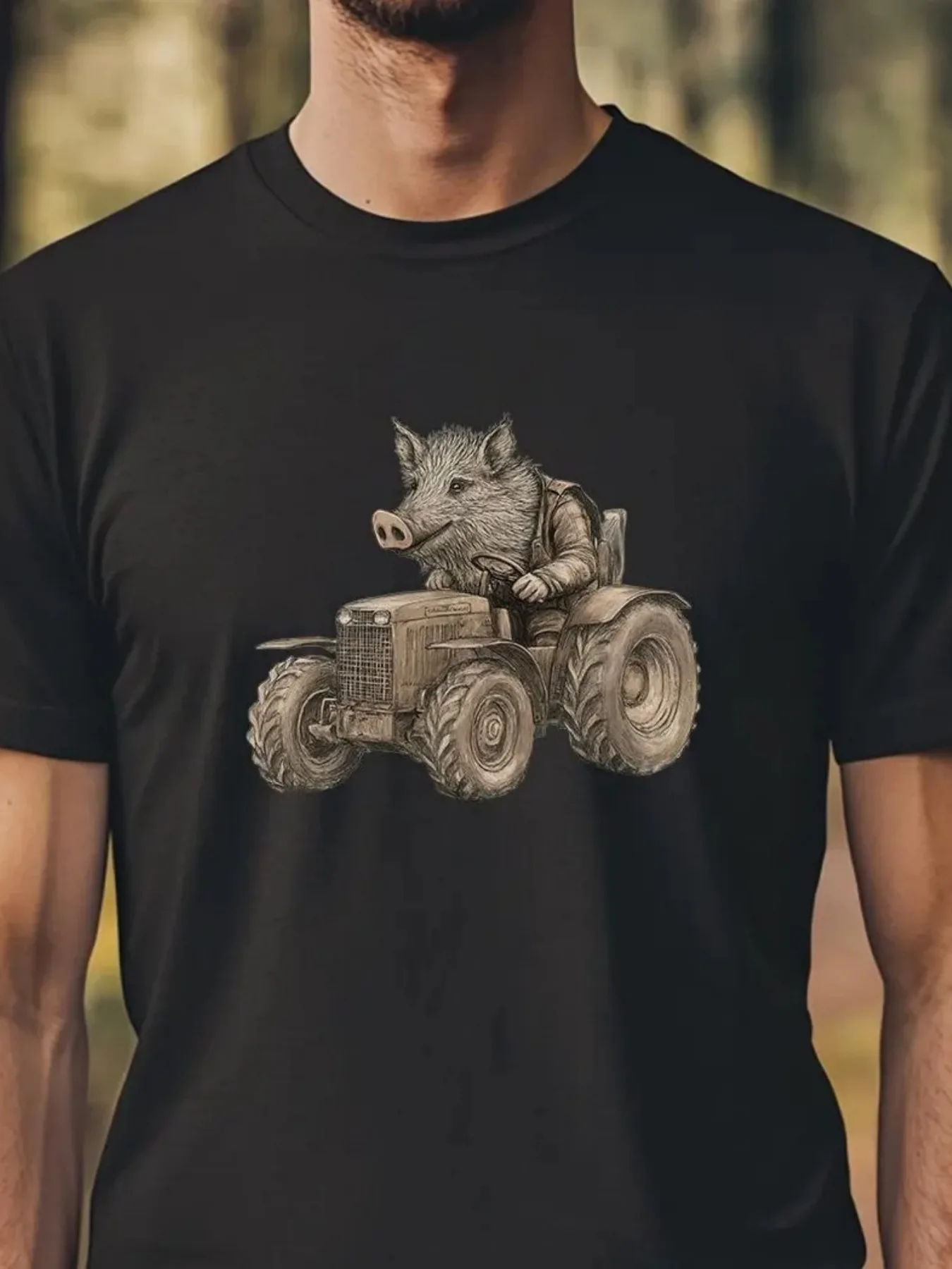 Herren-T-Shirt mit Retro-Wildschwein-Traktor-Grafik – Humorvolles Bauernhof-Tier-Design, Kurzarm-Shirt, Schwarzes Freizeit-Oberteil für Landwirte, Maschinenwaschbares Geschenk für Agrarliebhaber,