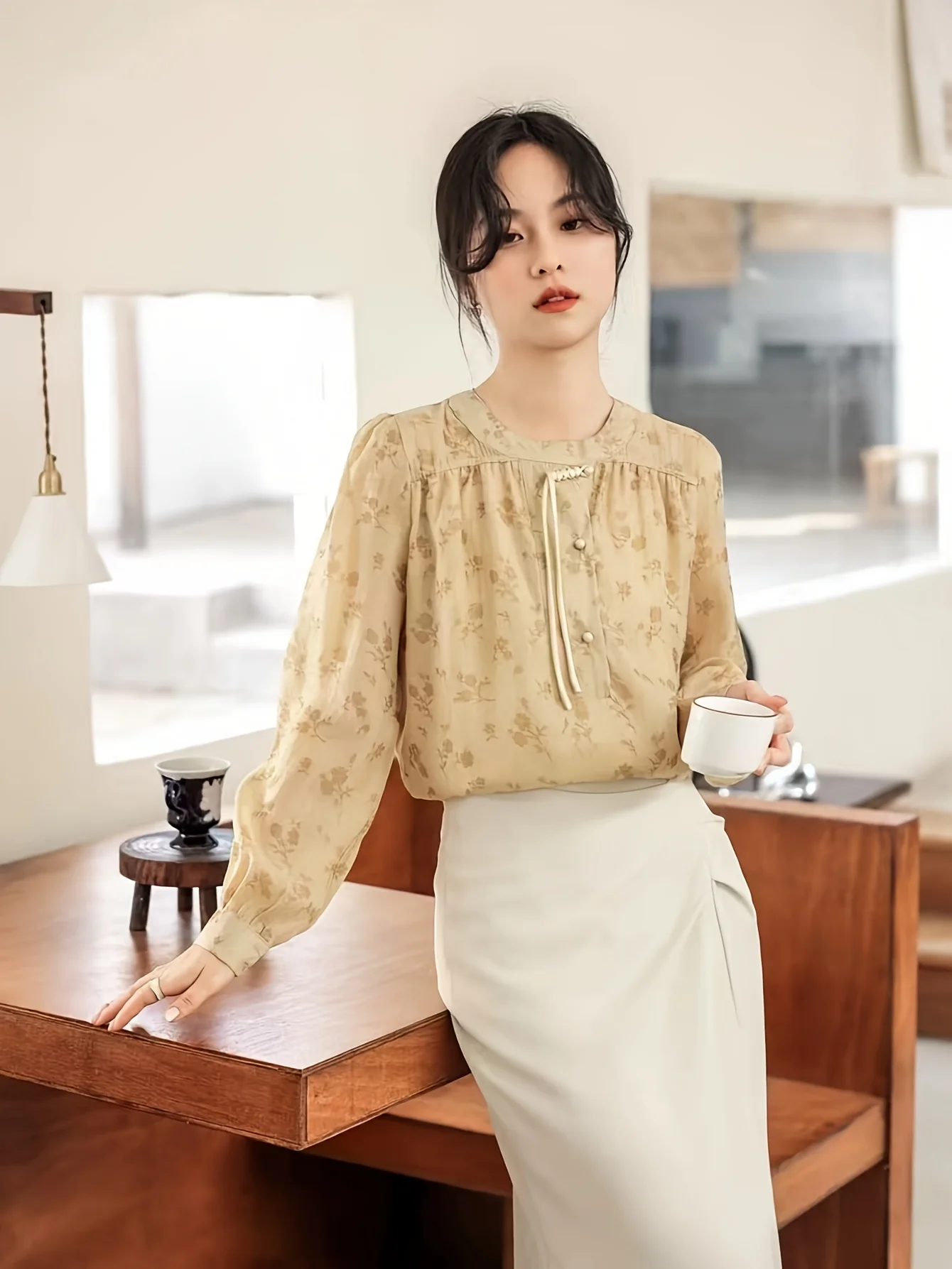 

Women's Beige Floral Print Blouse Mandarin Collar Long Sleeve Tassel Elegant Casual Top