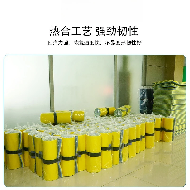 Outdoor seaside, swimming pool three-layer color two-color floating mat, water floating bed magic carpet runway xpe