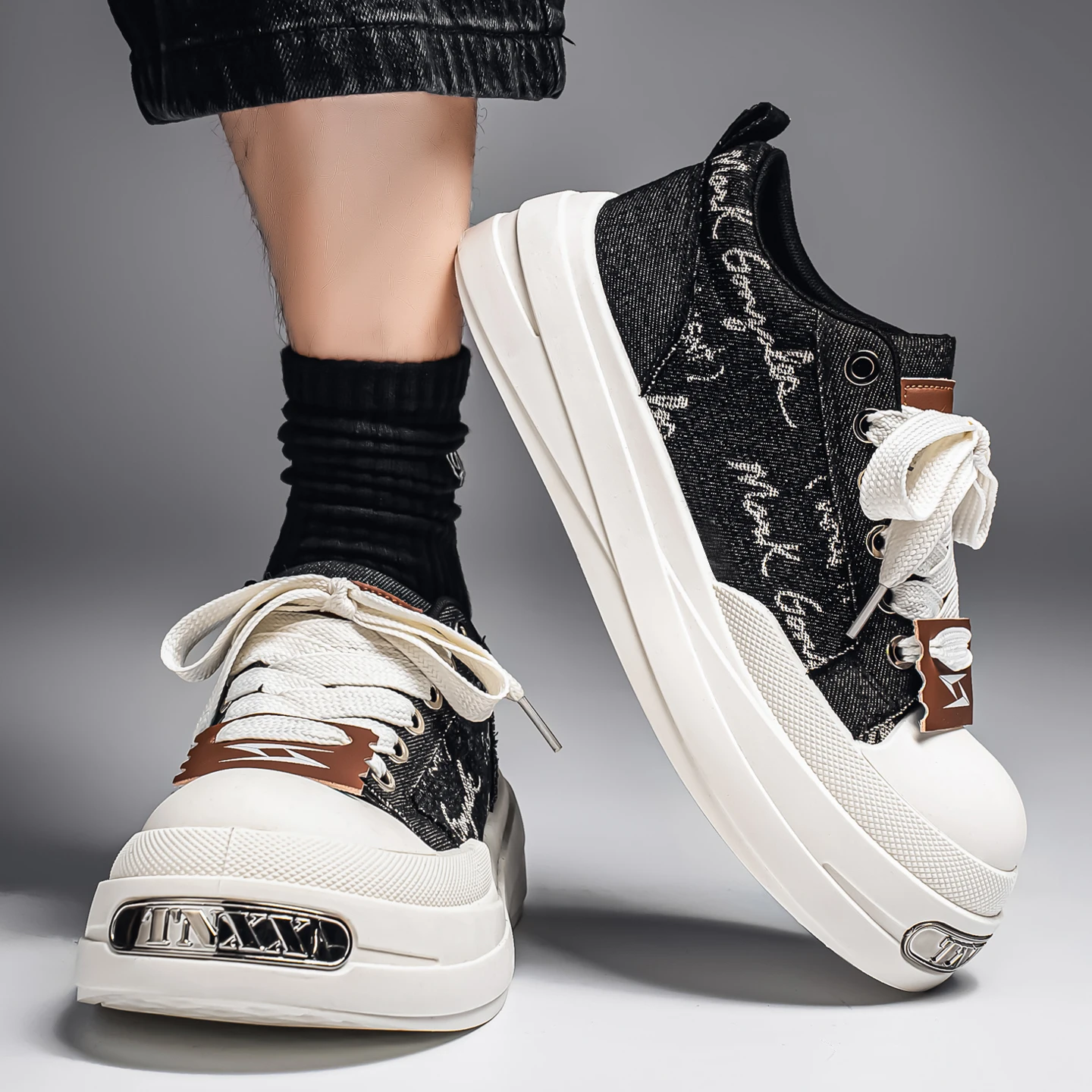 

Новые мужские ретро-кроссовки на толстой подошве для весны и лета, дышащие джинсовые повседневные туфли, нескользящие, износостойкие, с широким носком, в стиле дерби