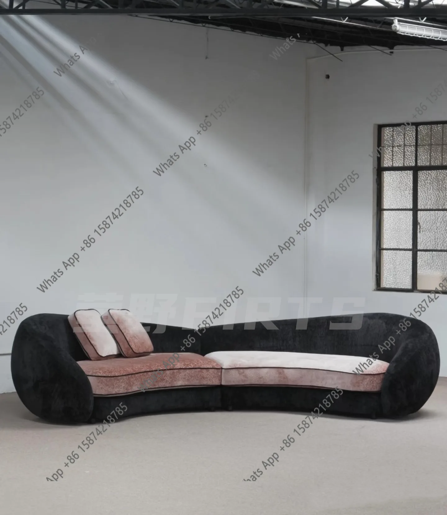 

Скандинавский ретро-диван в стиле old money, с изогнутым дизайном, нестандартной формы, большой, плоский, из ткани, с отделкой из овечьей шерсти, полукруглый, в форме полумесяца.