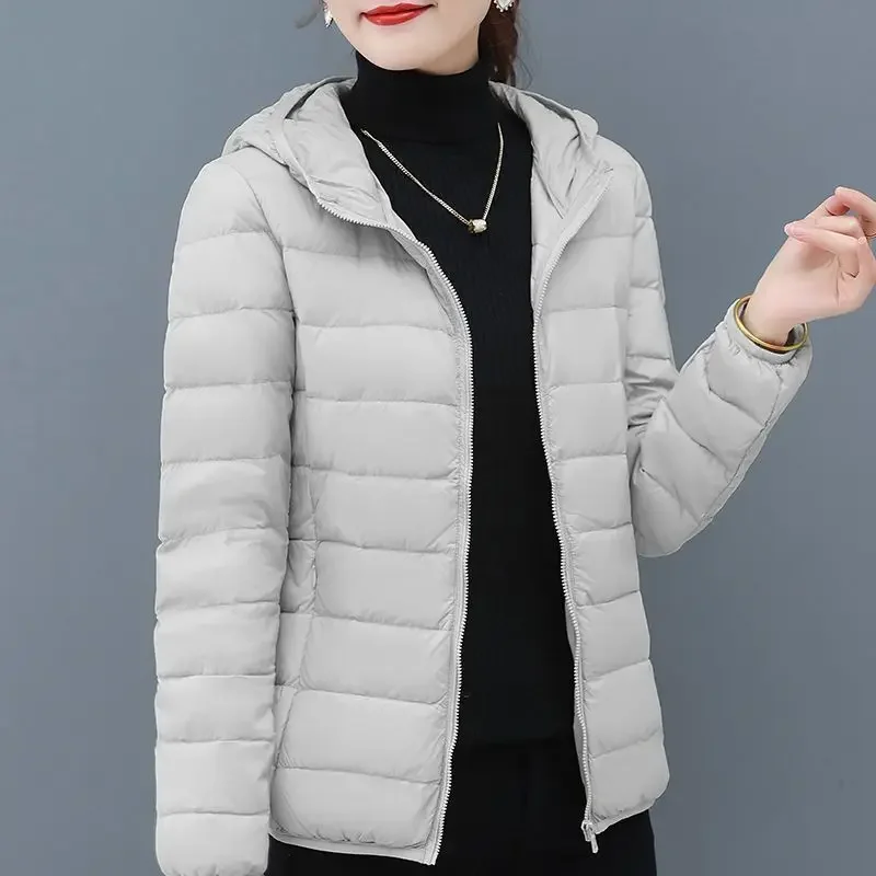 الجديد في معاطف وسترات وسحابات بغطاء للرأس معطف مبطّن بالقطن للنساء أنماط قصيرة بالإضافة إلى ملابس نسائية خفيفة الوزن مقاس كبير #1