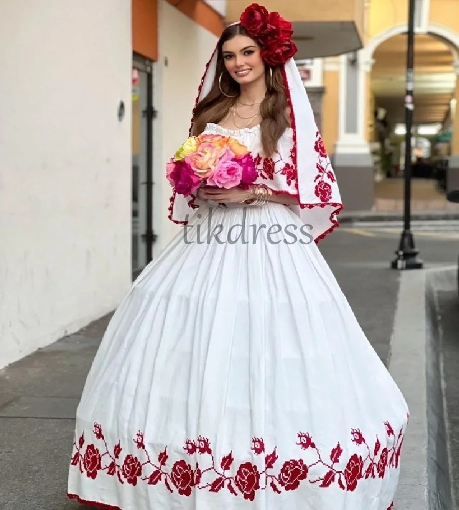 Traditional Mexican Embroidered Wedding Dress Two Piece Bohemian Gothic Bride Dress 2025 Huipil Folkloric Bridal Gown Customized