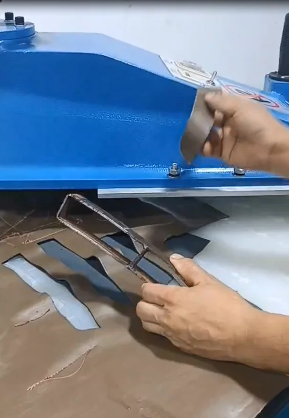 Manual Patterns Swing Arm Die Cutter Leather Cloth Clicker Press Cutting Machine Textile Clicking Press With Swing Head