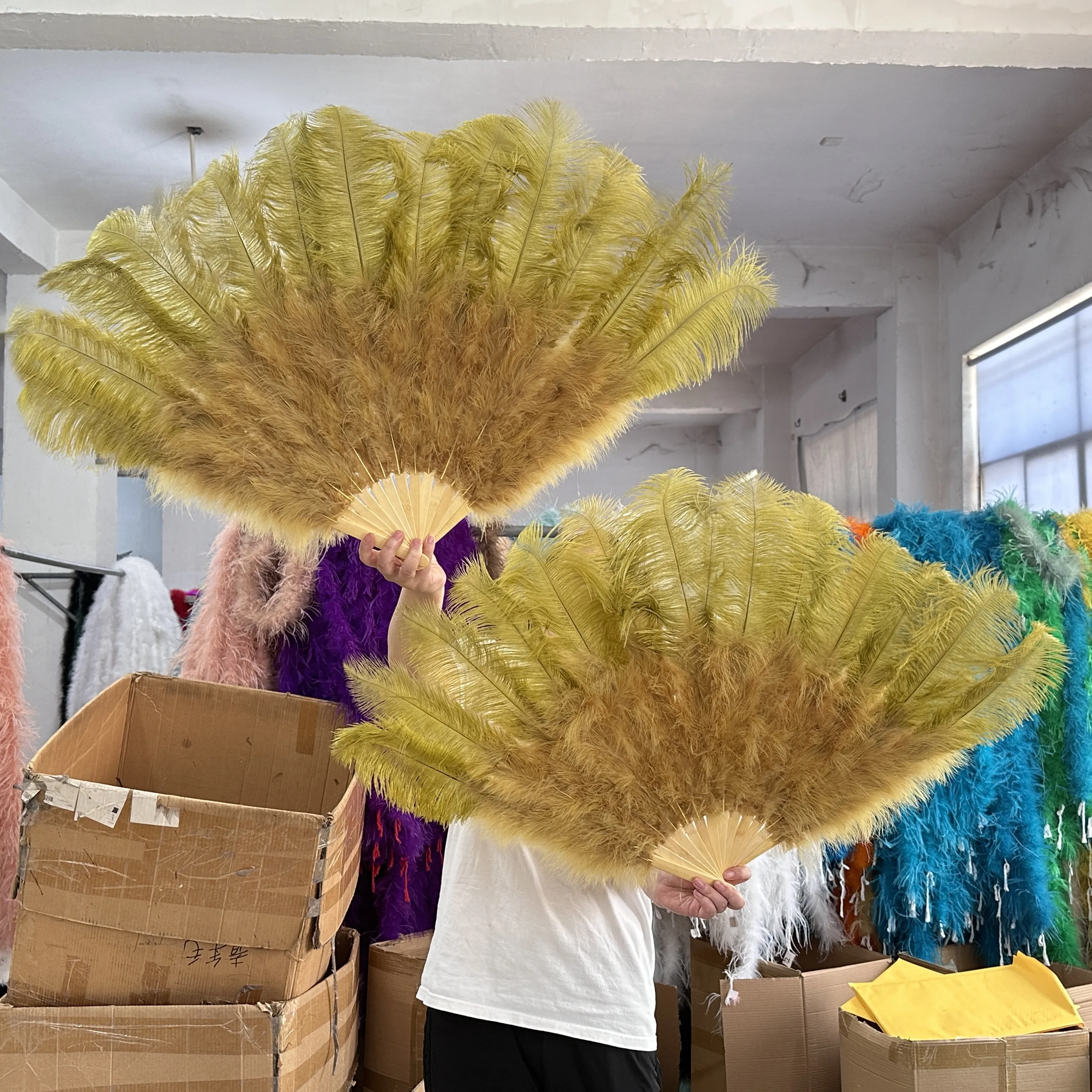 

2PCS Army Green Ostrich Feather Fan 13Bone Fluffy 100CM/130CM Left&Right Pluma Fans Carnival Party Stage Dance Performance Props