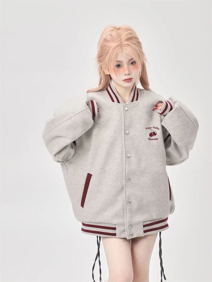 ​ Elegante giacca da aviazione trapuntata grigia da donna 2025 Cappotto da pilota leggero e ampio con pannelli in tessuto a contrasto ​