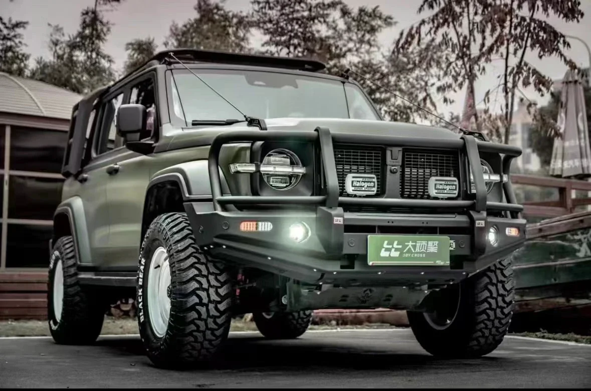 Tank 300 Top Cowshed Bars Made of Carbon Iron Material, Comes with Fog Lights and Turn Signals