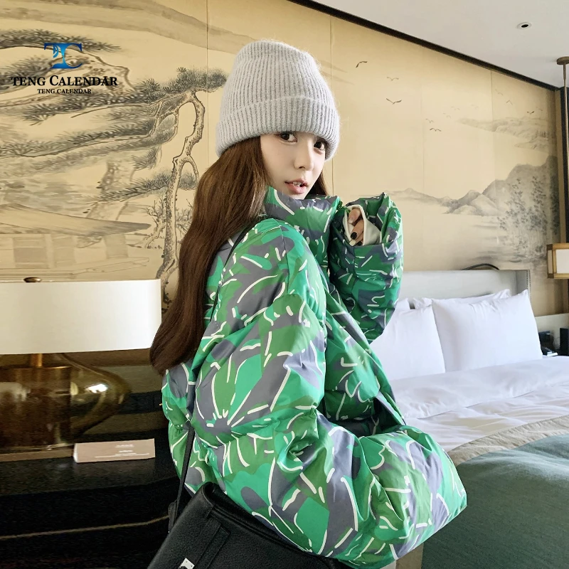 Short Down Jacket, Super Beautiful Small and Age Reducing Green Printed 90 White Duck Down Jacket, Women's Winter 2025 New Style
