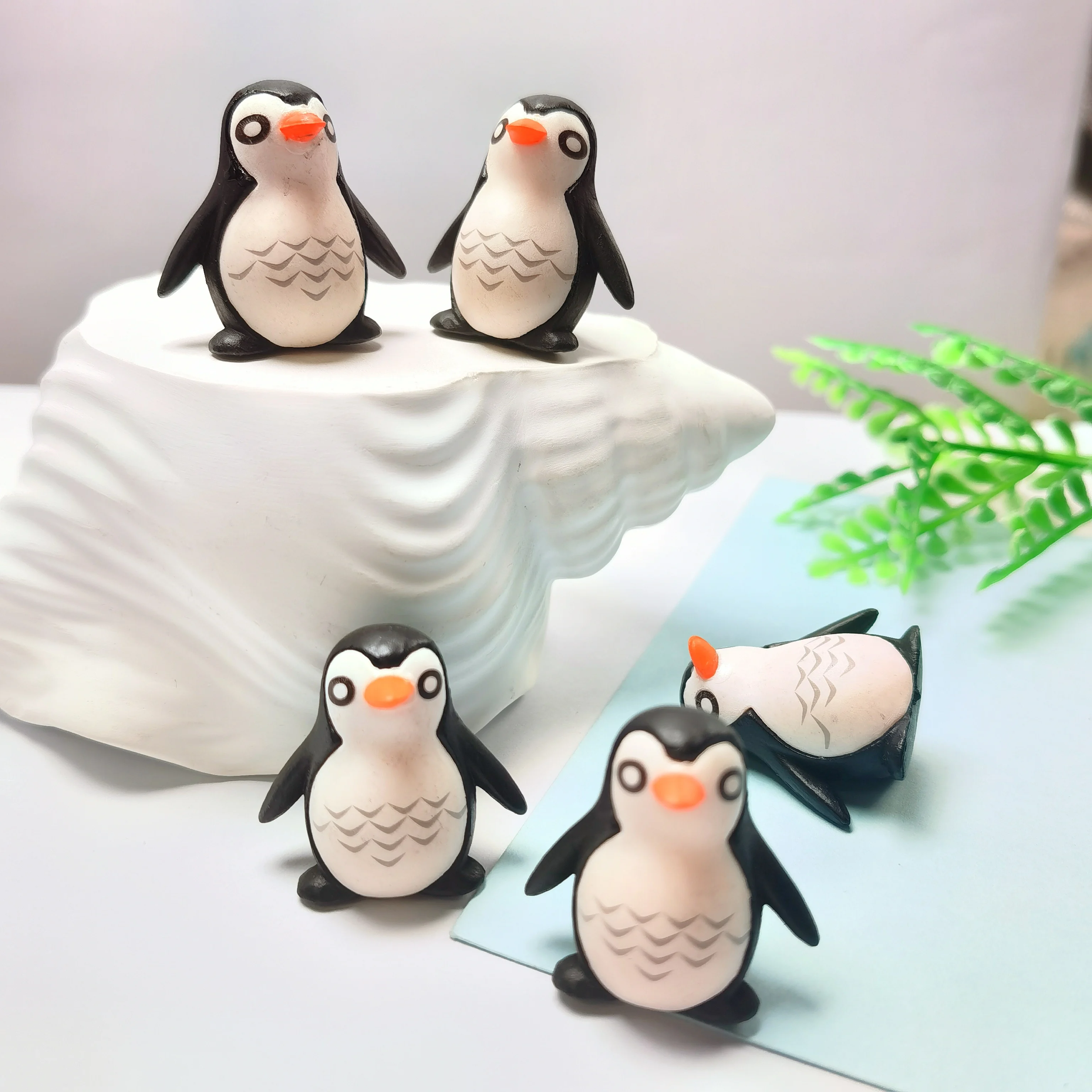 Adorable Miniatura de Pingüino - Bonsai Garden House reseña y precio