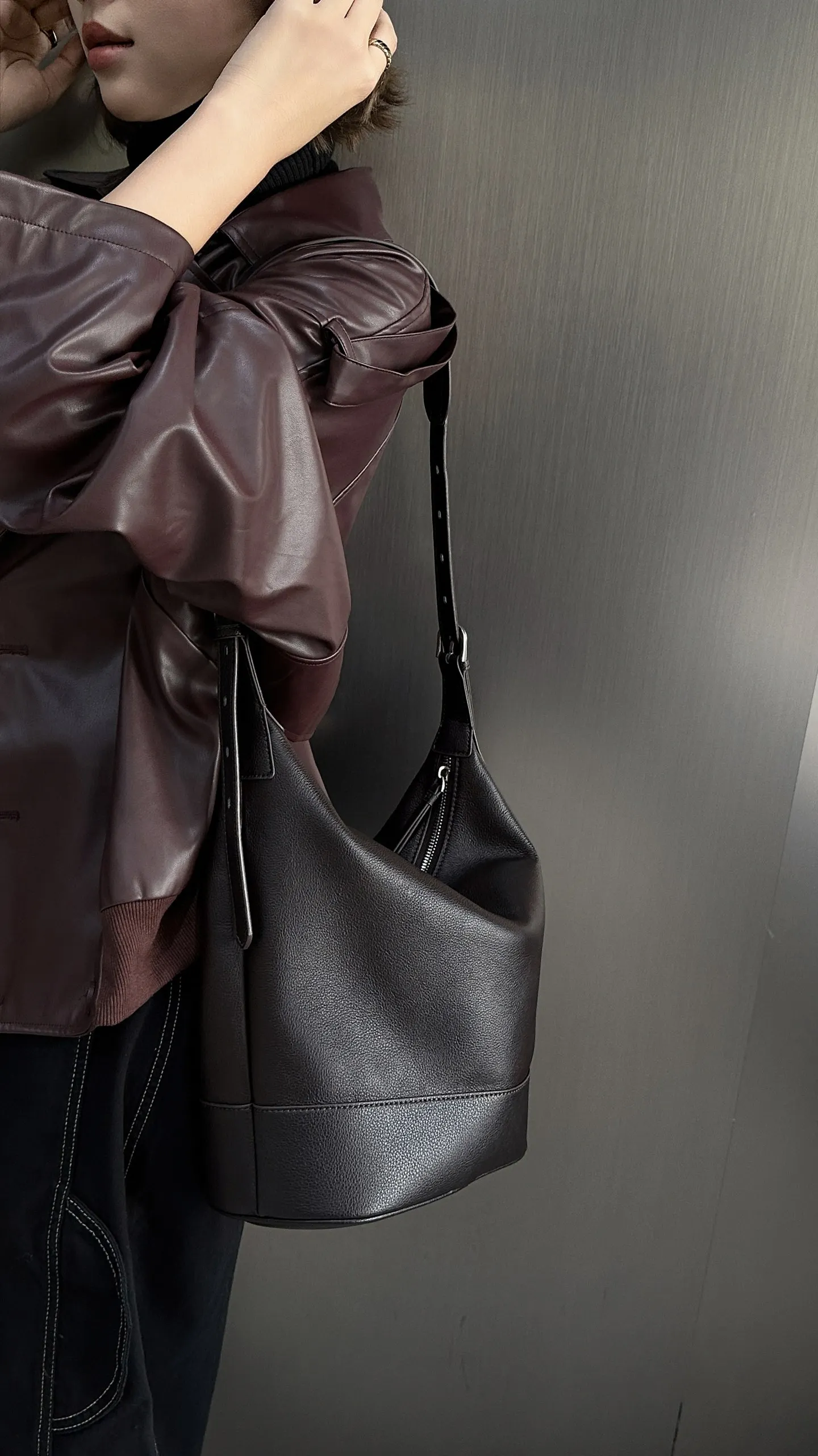 

Relaxed Style Top-grain Cowhide Bucket Bag, Large-capacity Tote Bag, Commuter Shoulder & Crossbody Bag for Women