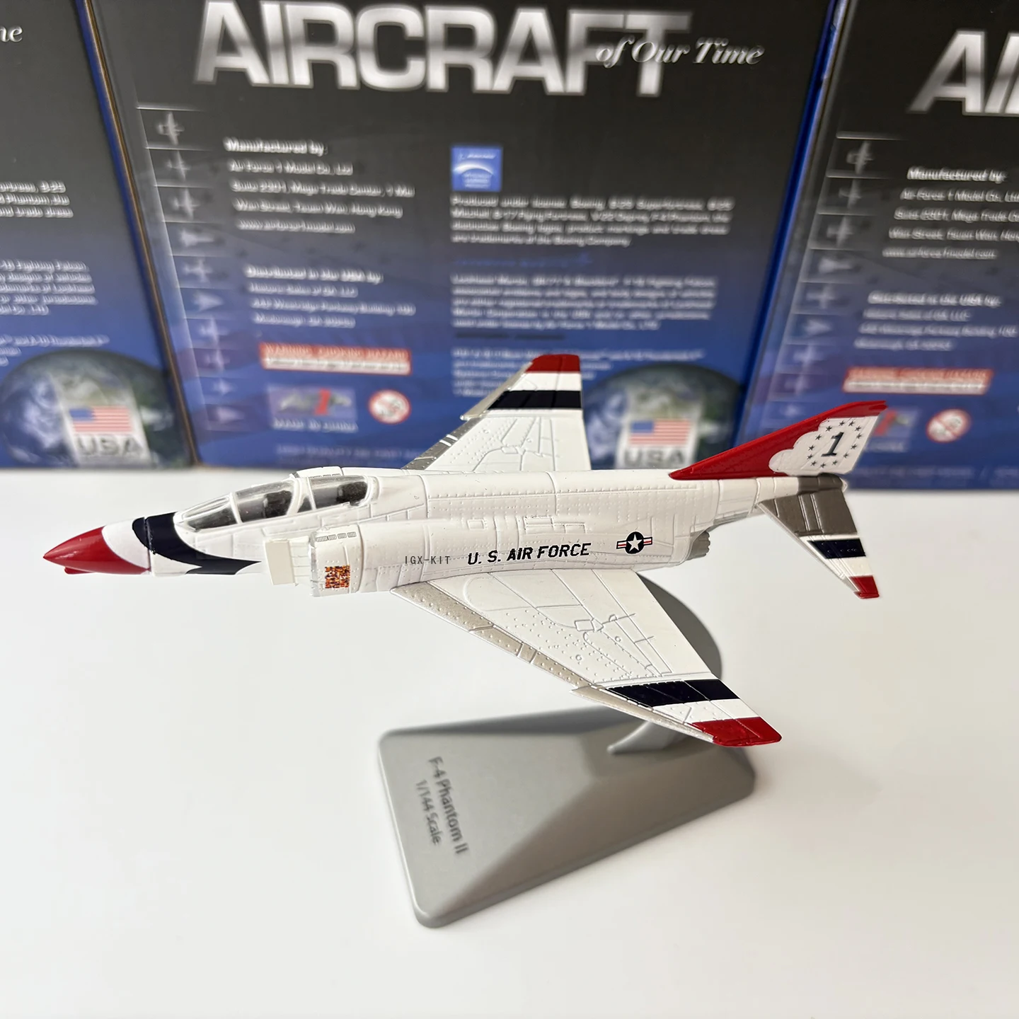 

1/144 Scale U.S. F-4 Phantom II Carrier-Based Fighter Jet F4 White Diecast Finished Military Plane Model Toy Collection Ornament