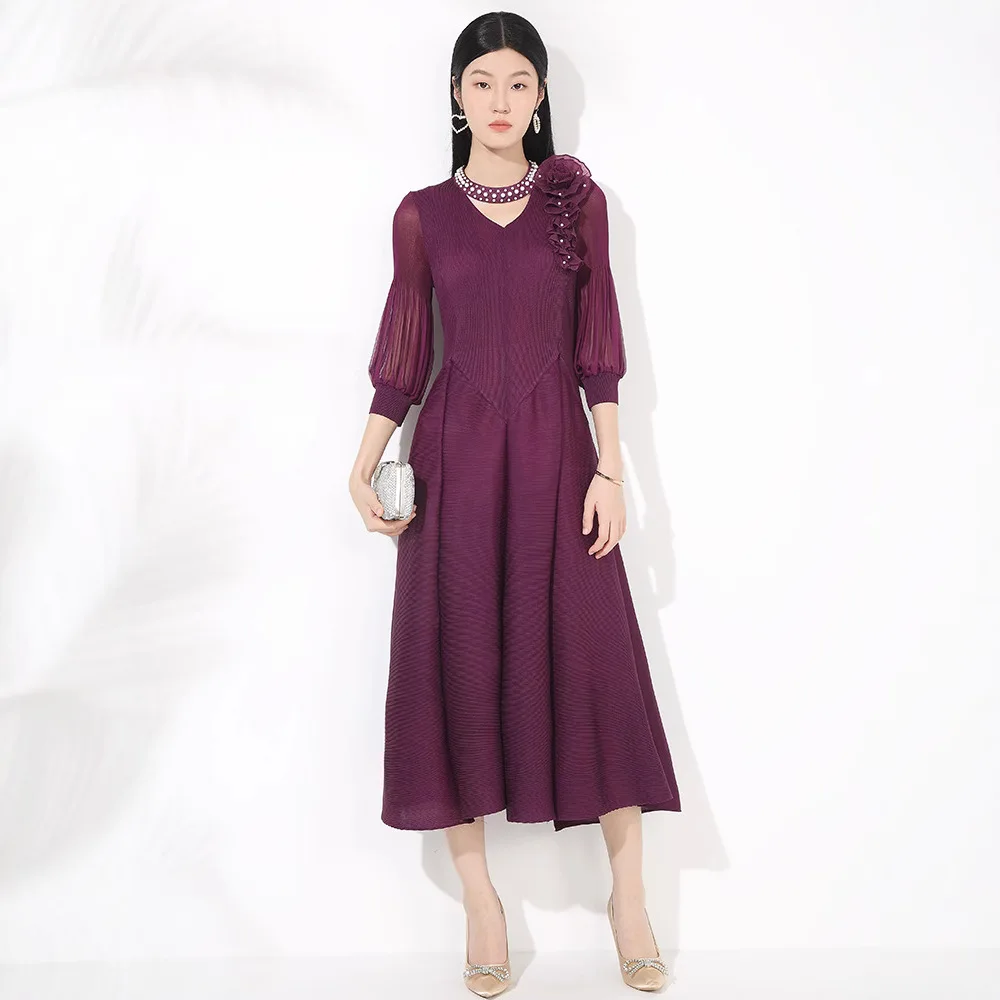 

Miyake Style Pleated Dress for Women 2025 New High-end Fashion Bubble Quarter Sleeve V-neck Design Flower Bud Mid-length Skirt