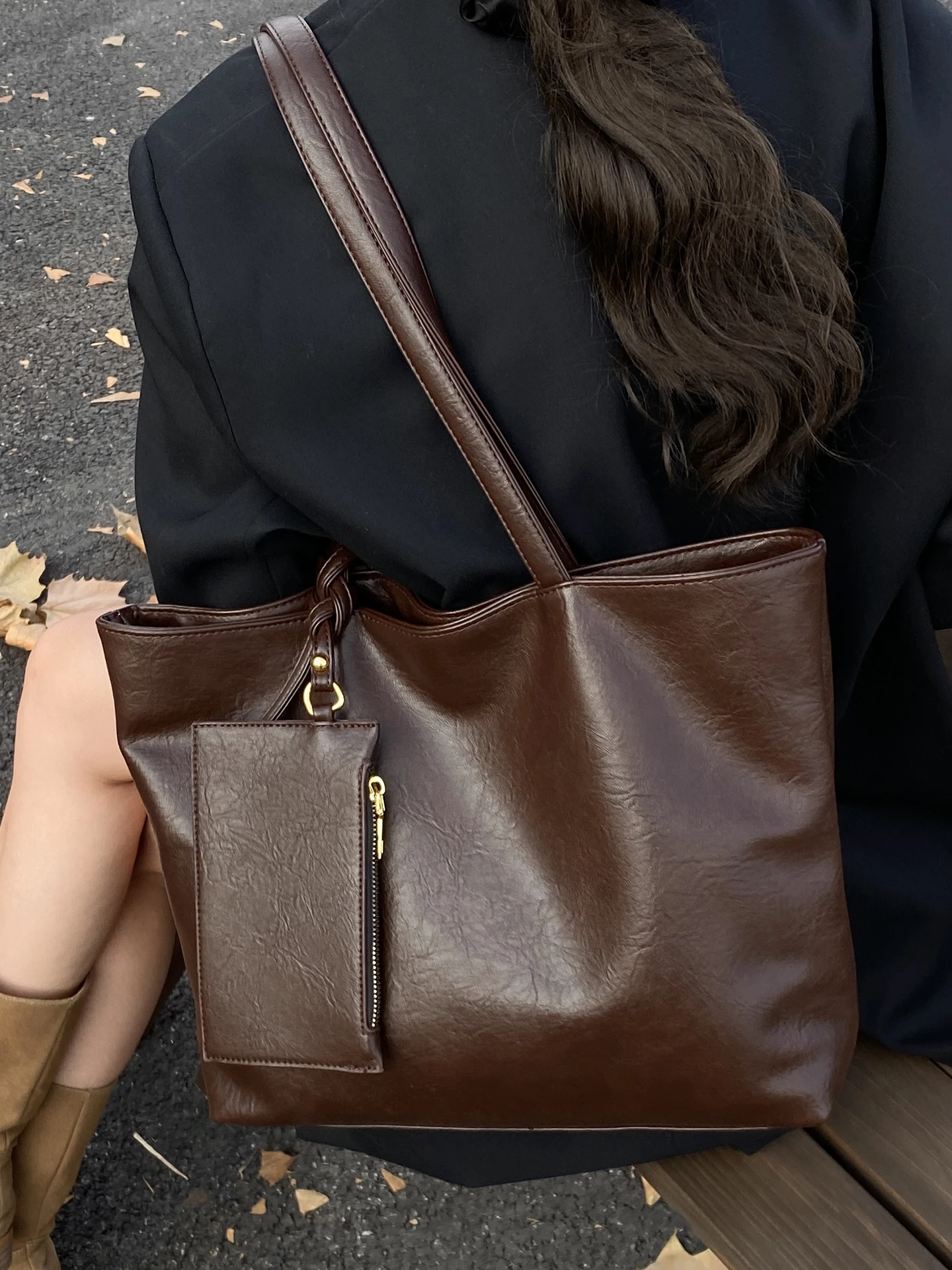 

Retro Women's Bag Large Capacity 2025 New Autumn/Winter Versatile Simple Shoulder Bag With Small Purse Quality Commuting Tote