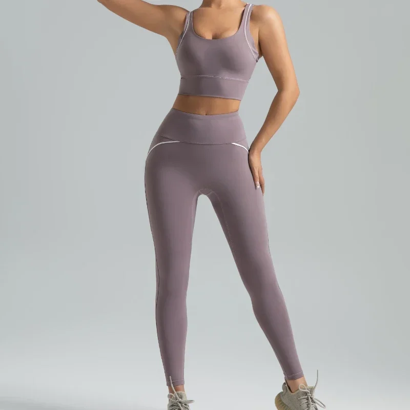 

Спортивные комплекты для женщин: леггинсы и топы для йоги и фитнеса, тренд 2026 года, одежда для тренировок
