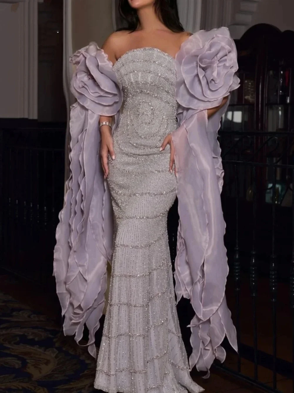 ชุดราตรีเกาะอกเซ็กซี่ประดับคริสตัลวิบวับ ชุดราตรีปักเลื่อม ชุดค็อกเทลแขนลายดอกไม้สั่งทำพิเศษ