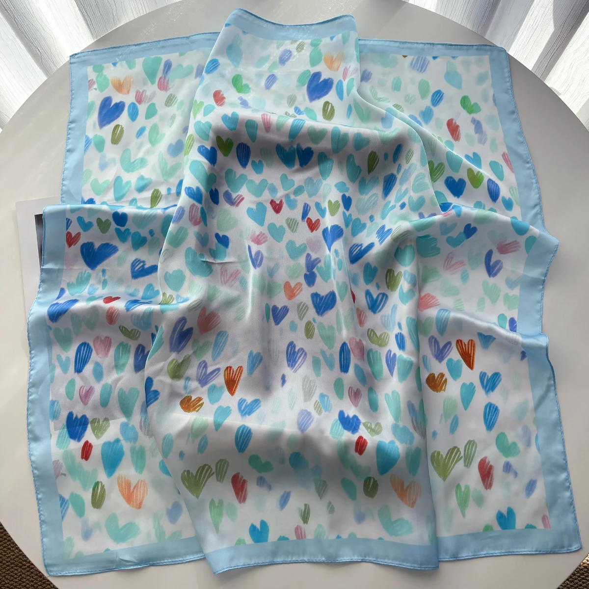 Luxuriöser quadratischer Schal für Frauen, niedliches Damen-Hijab-Halstuch, weicher Fleck, Imitationsseidenschals, eleganter Schal für den täglichen Gebrauch – Detail 7