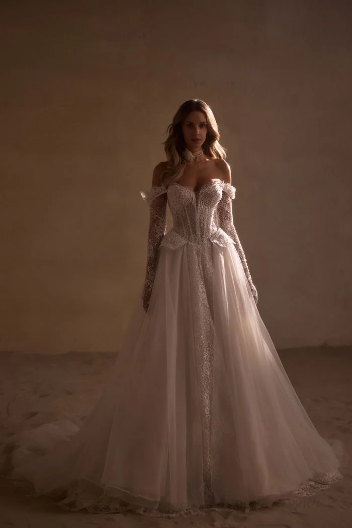 Luxurious Shiny A-Line Lace Decal Bead Decoration Women's Wedding Dress Sexy Sweetheart Off Shoulder Bridal Gown Customized