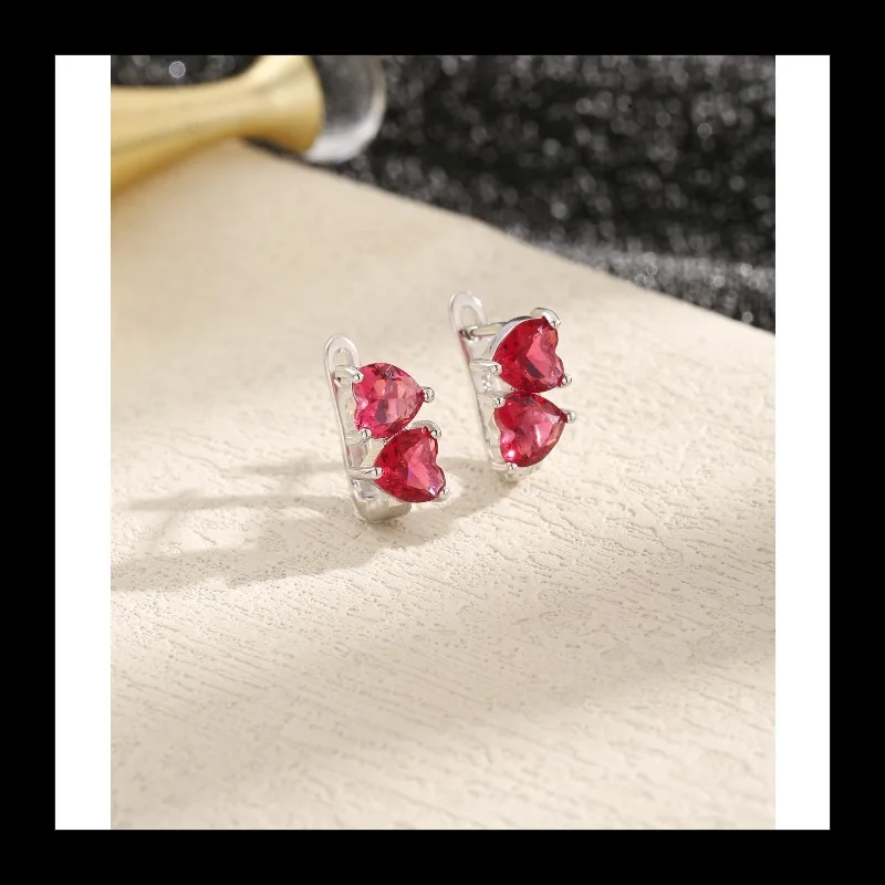 S925 الفضة على شكل قلب الأحمر الزركون الأذن مشبك بسيط مزاجه الموضة الراقية ضوء الأقراط الجديدة الفاخرة