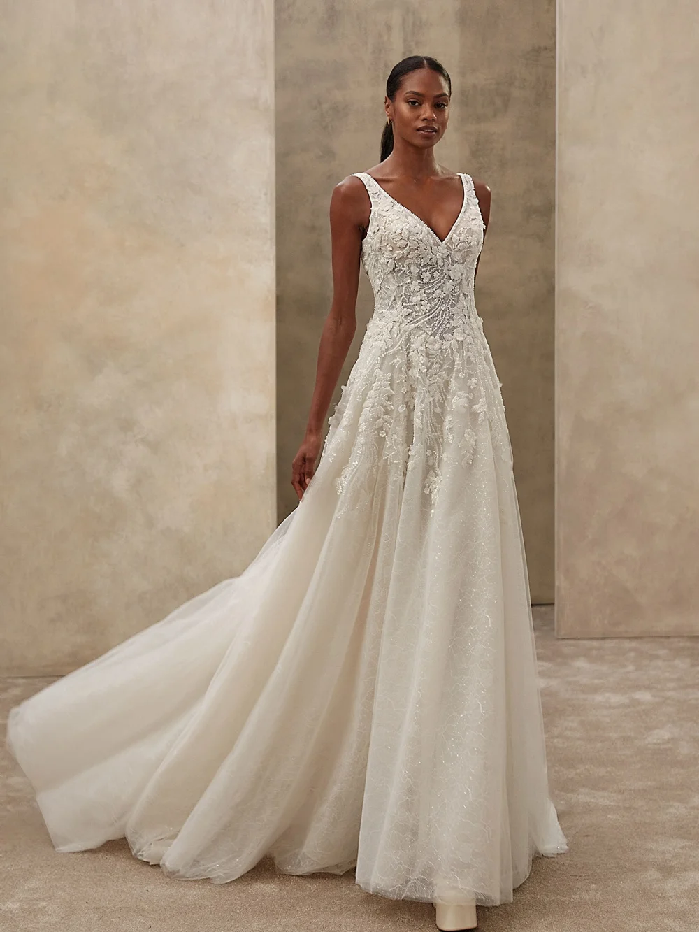 

Sexy Deep V-Neck Wedding Dresses Charming Sleeveless Bridal Gowns Graceful Tulle Floor-Length Wedding Gowns Vestidos De Novia