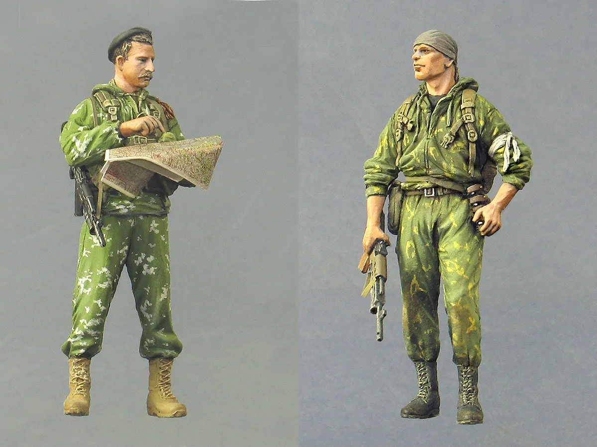 

1:35 Scale Die Cast Resin Figure Model Assembly Kit Russian Volunteer Division Commander with Militia Paint (2 People)