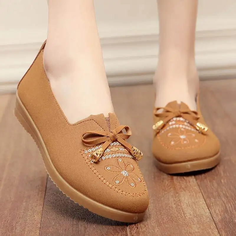 Comfortable Flat Bottom Beijing Cloth Shoes for Women Retro Style Slip-On Shoes Synthetic Leather Upgraded TPR Cow Tendon Sole