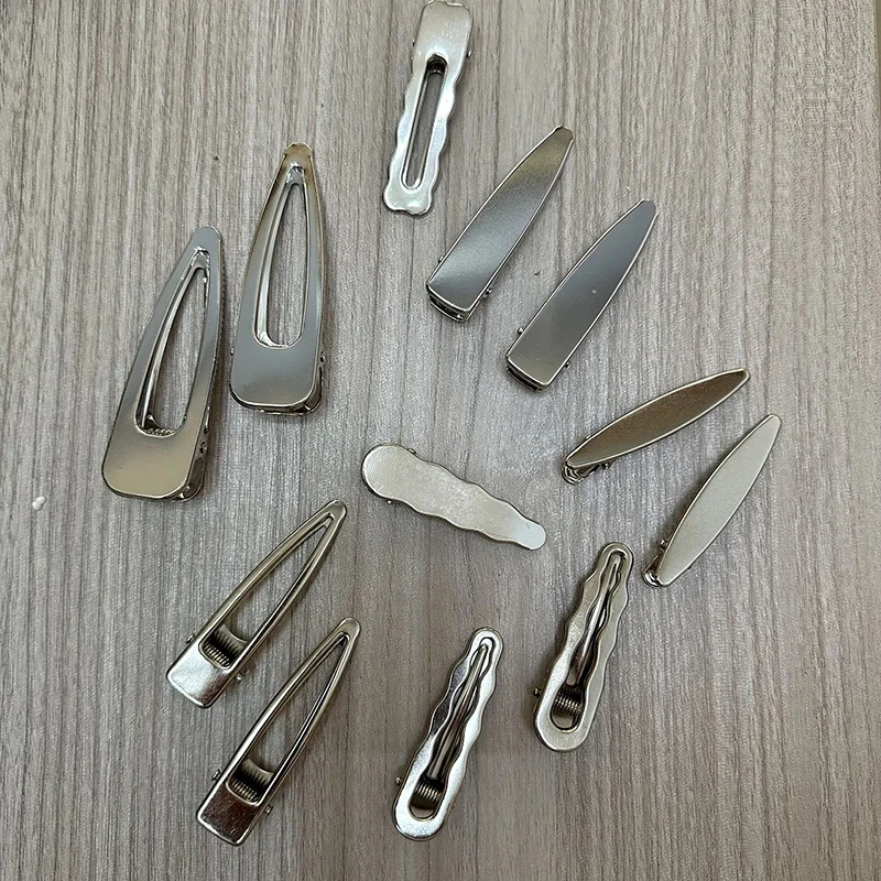 1/2 Pcs Pinces à Cheveux Y2K pour Fille, Barrettes en Métal Argenté, Pinces à Cheveux Bec de Canard pour Femme, Barrettes Latérales pour Franges, Accessoires Capillaires Féminins