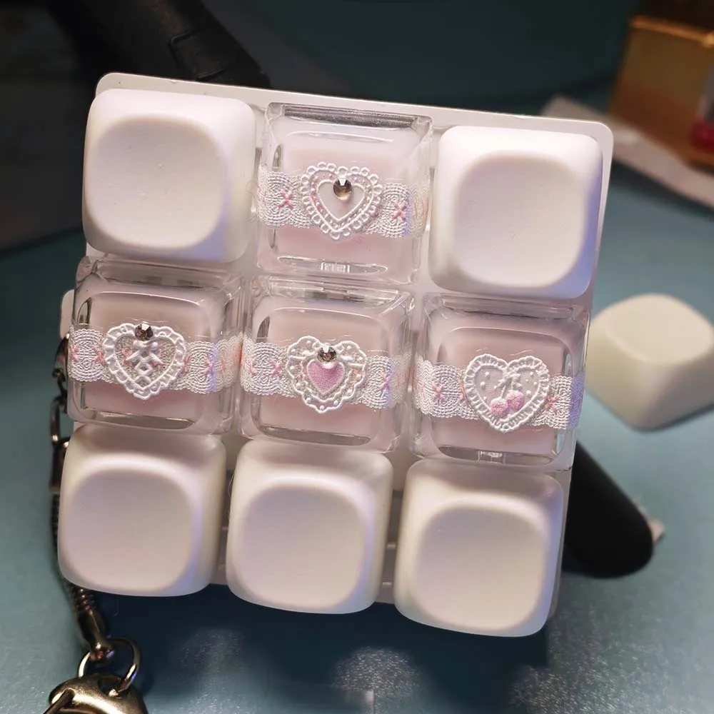 4-teiliges Süßes Koreanisches Tastenkappen-Set Rosa Spitze Herz Schleife Harz-Tastenkappen für Mechanische Tastatur Cherry MX Schalter ESC Pfeiltastenkappen