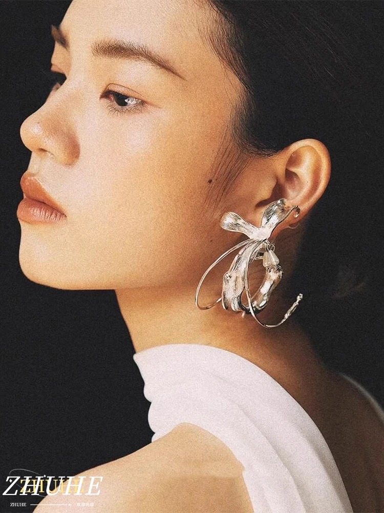 

Ethereal Copper Jewelry Accessories: Delicate Yet Bold Earrings for Women & Refined Ornaments for Men – Flowing Sculptural Shap
