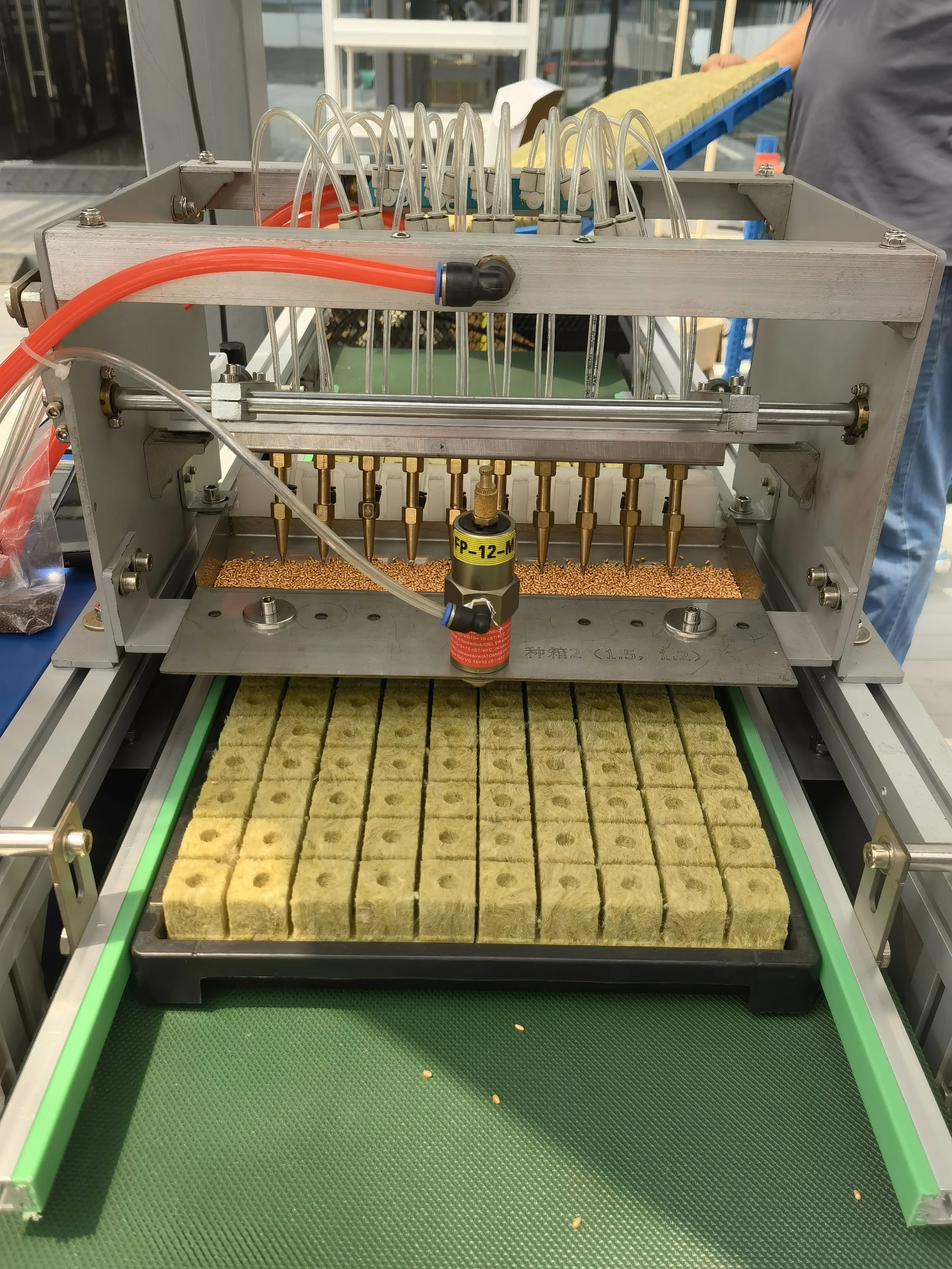 Modern Agricultural Compact Automatic Seedling Machine: Adjustable Seeder for Greenhouse Farming