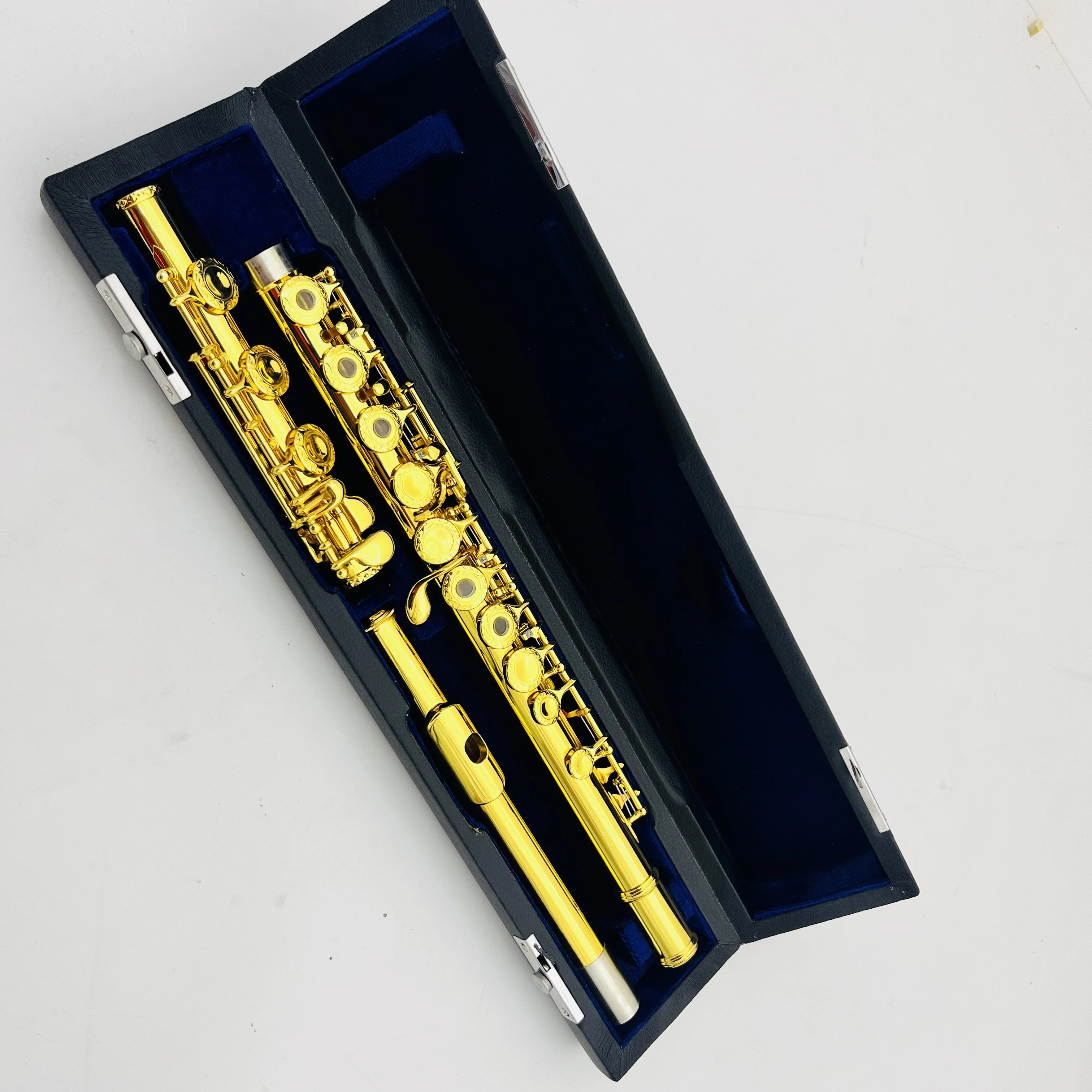 

Real Pictures Flute C Tune 17 Keys Open Holes Gold-Plated Carved Key Musical Instruments With Case Free Shipping